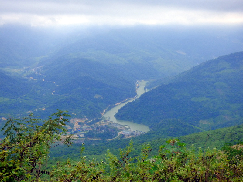 Nowy, odmienny krajobraz czeka mnie zaraz po opuszczeniu Laosu
